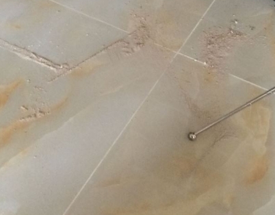 柳州市瓷砖空鼓维修公司分享粘合剂选择不当在瓷砖铺贴过程中可能导致以下问题