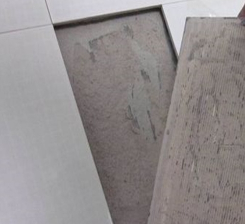 柳州市瓷砖空鼓维修公司分享瓷砖铺贴时如果打浆（即涂抹在瓷砖背面和基层上的砂浆或瓷砖胶）过少，会带来以下问题